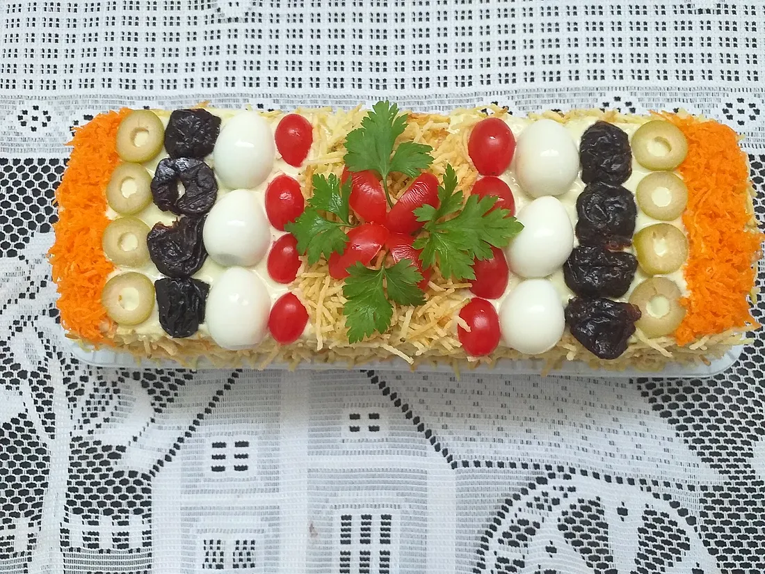 Bolo salgado retangular decorado para festa