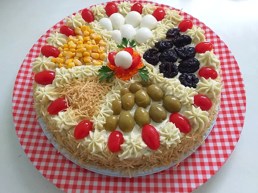 Bolo salgado decorado à mão pela Andréa (nº 1)
