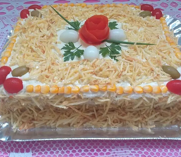 Bolo salgado decorado à mão pela Andréa (nº 2)