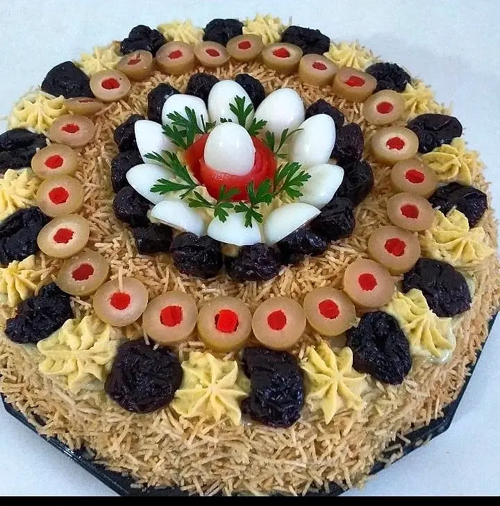 Bolo salgado decorado à mão pela Andréa (nº 3)