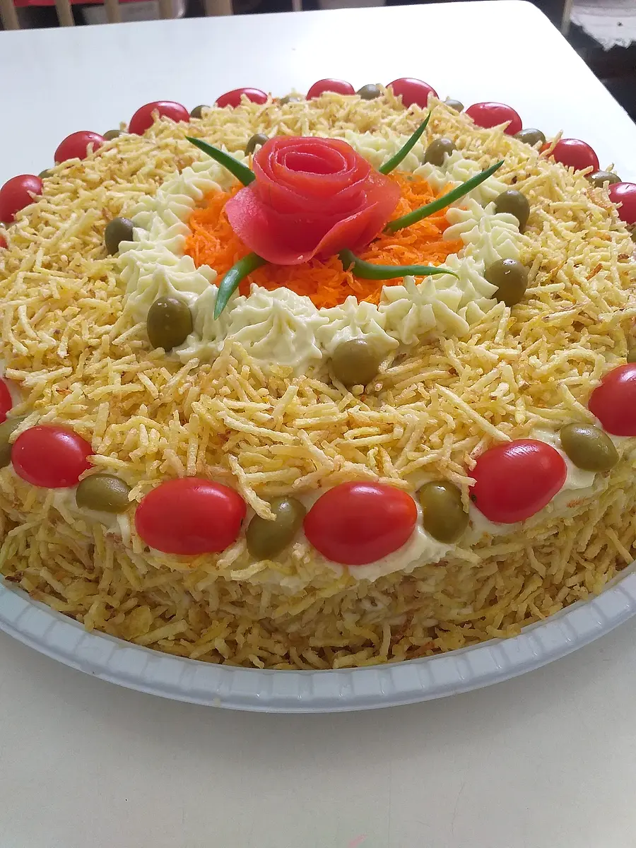 Bolo salgado decorado à mão pela Andréa (nº 11)