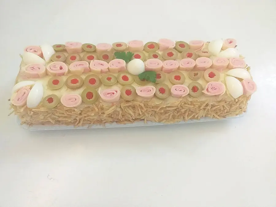 Bolo salgado decorado à mão pela Andréa (nº 12)