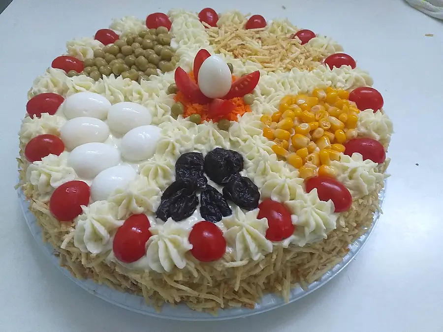 Bolo salgado decorado à mão pela Andréa (nº 13)