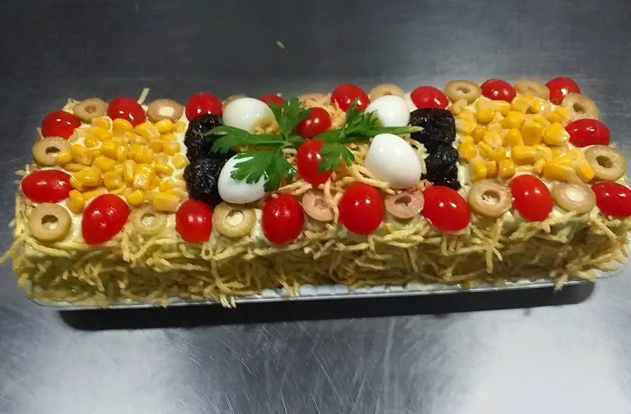 Bolo salgado decorado à mão pela Andréa (nº 16)