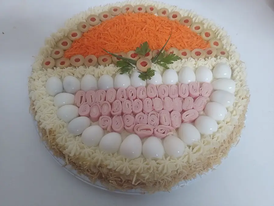 Bolo salgado decorado à mão pela Andréa (nº 17)