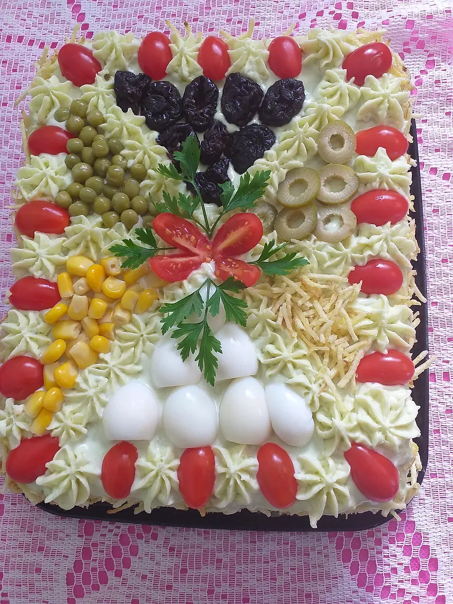 Bolo salgado decorado à mão pela Andréa (nº 21)