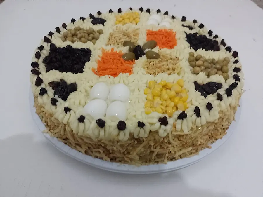Bolo salgado decorado à mão pela Andréa (nº 22)