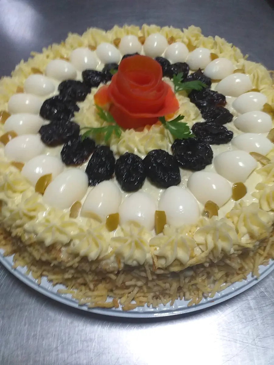 Bolo salgado decorado à mão pela Andréa (nº 24)