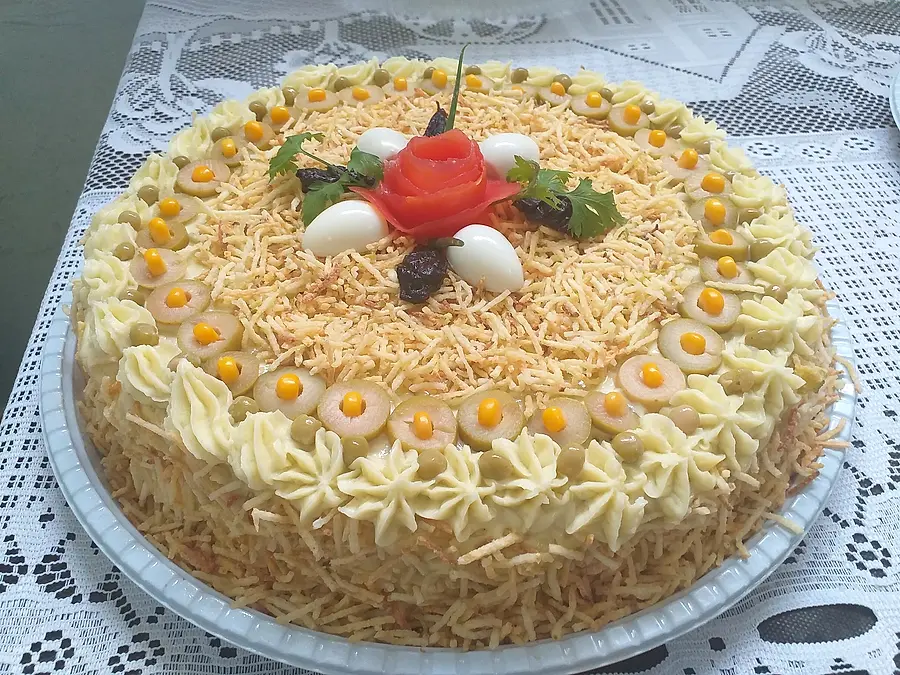 Bolo salgado decorado à mão pela Andréa (nº 30)