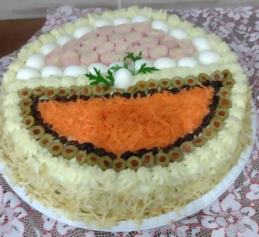 Bolo salgado decorado à mão pela Andréa (nº 34)