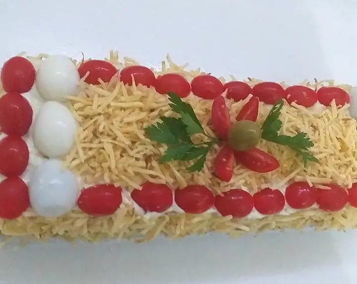 Bolo salgado decorado à mão pela Andréa (nº 35)