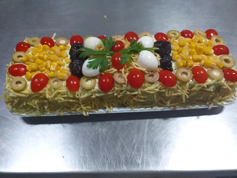 Bolo salgado decorado à mão pela Andréa (nº 36)