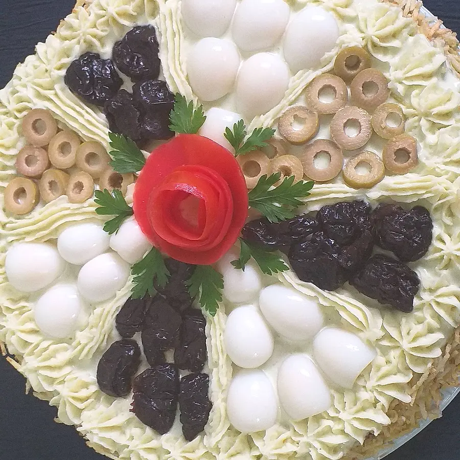Bolo salgado decorado à mão pela Andréa (nº 41)