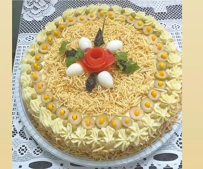 Bolo salgado decorado à mão pela Andréa (nº 43)