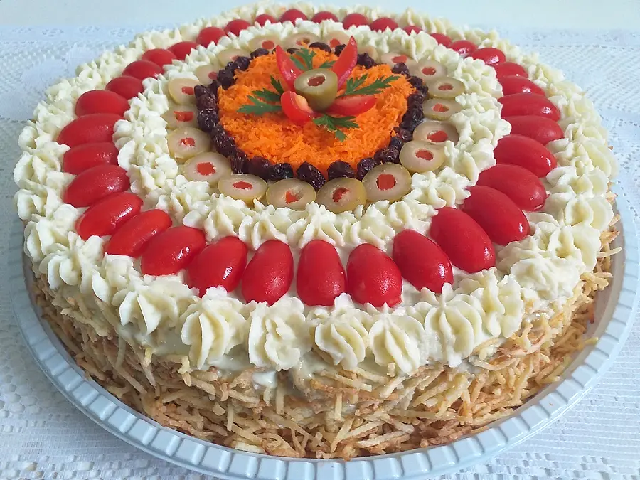 Bolo salgado decorado à mão pela Andréa (nº 44)