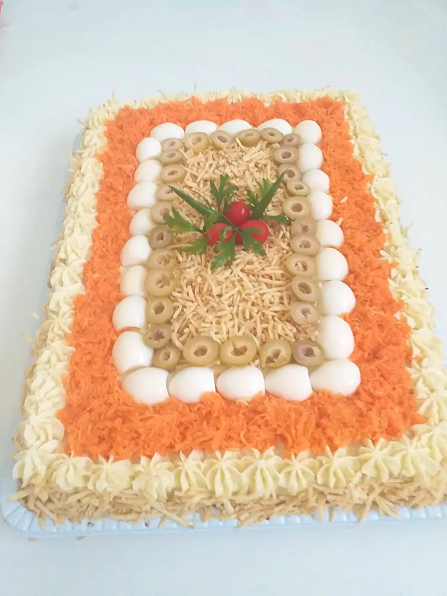 Bolo salgado decorado à mão pela Andréa (nº 45)