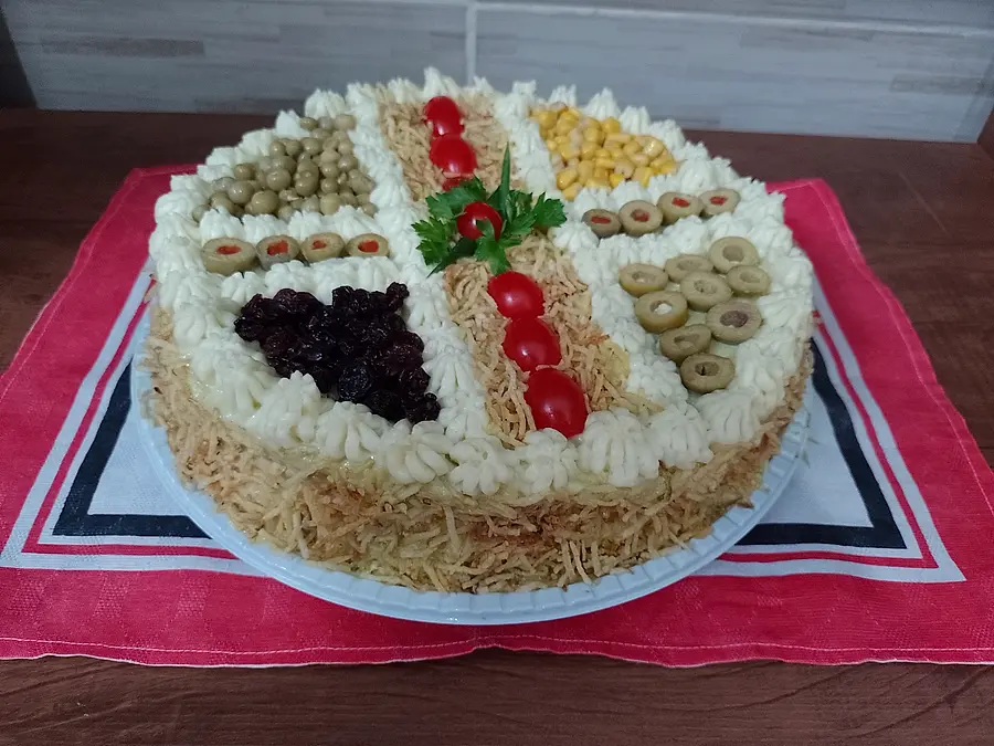 Bolo salgado decorado à mão pela Andréa (nº 46)