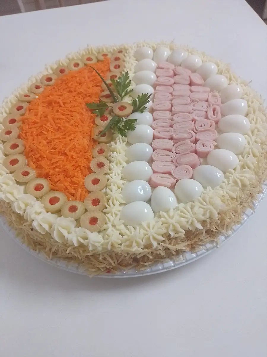 Bolo salgado decorado à mão pela Andréa (nº 51)