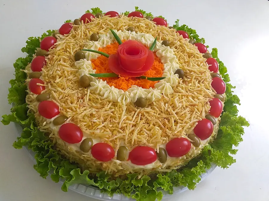 Bolo salgado decorado à mão pela Andréa (nº 52)