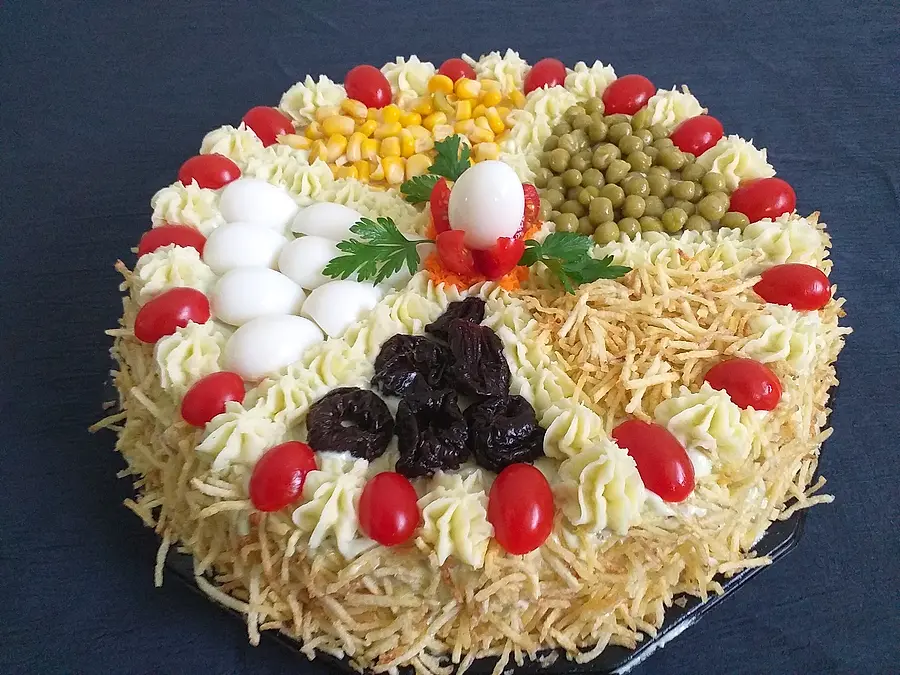 Bolo salgado decorado à mão pela Andréa (nº 53)