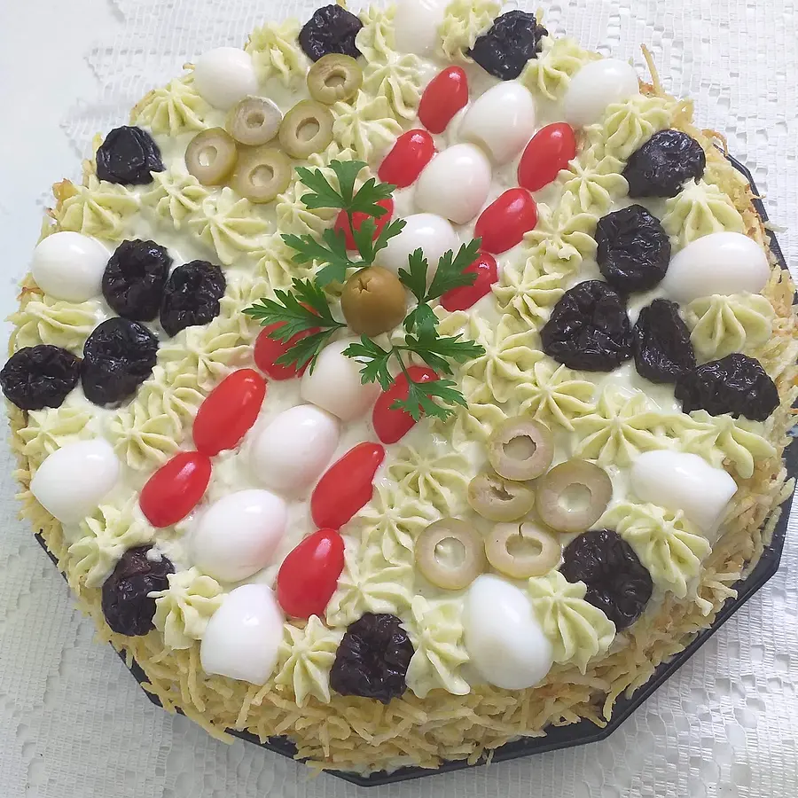 Bolo salgado decorado à mão pela Andréa (nº 55)