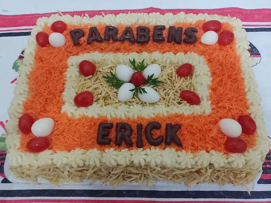 Bolo salgado decorado à mão pela Andréa (nº 57)