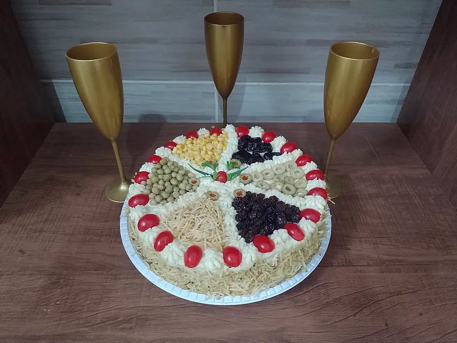 Bolo salgado decorado à mão pela Andréa (nº 64)