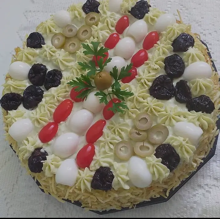 Bolo salgado decorado à mão pela Andréa (nº 68)