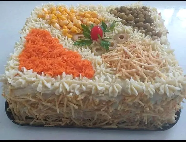 Bolo salgado decorado à mão pela Andréa (nº 70)