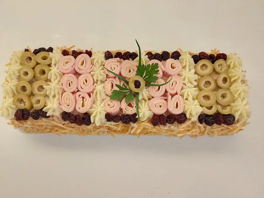 Bolo salgado decorado à mão pela Andréa (nº 73)