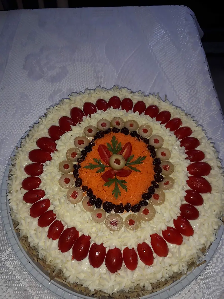 Bolo salgado decorado à mão pela Andréa (nº 78)