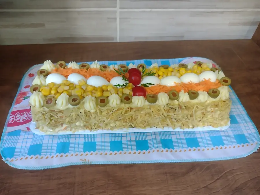 Bolo salgado decorado à mão pela Andréa (nº 87)