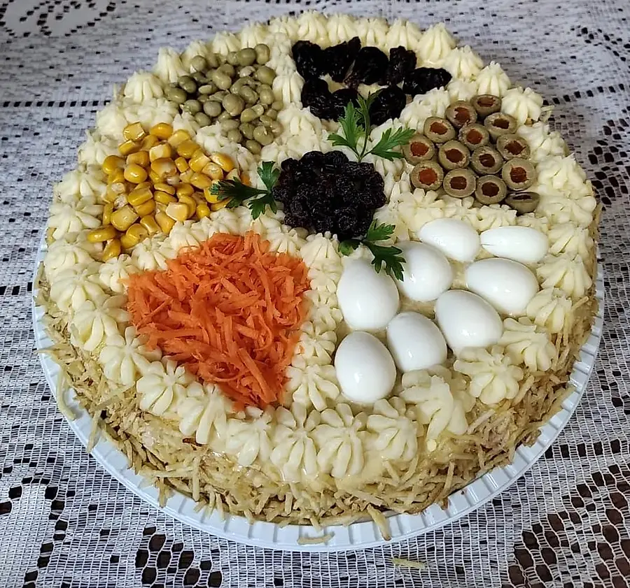 Bolo salgado decorado à mão pela Andréa (nº 96)