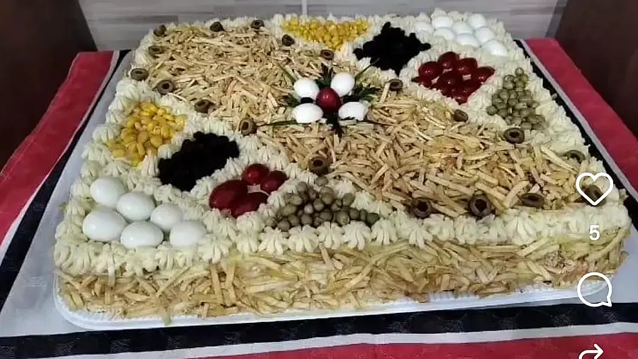 Bolo salgado decorado à mão pela Andréa (nº 97)