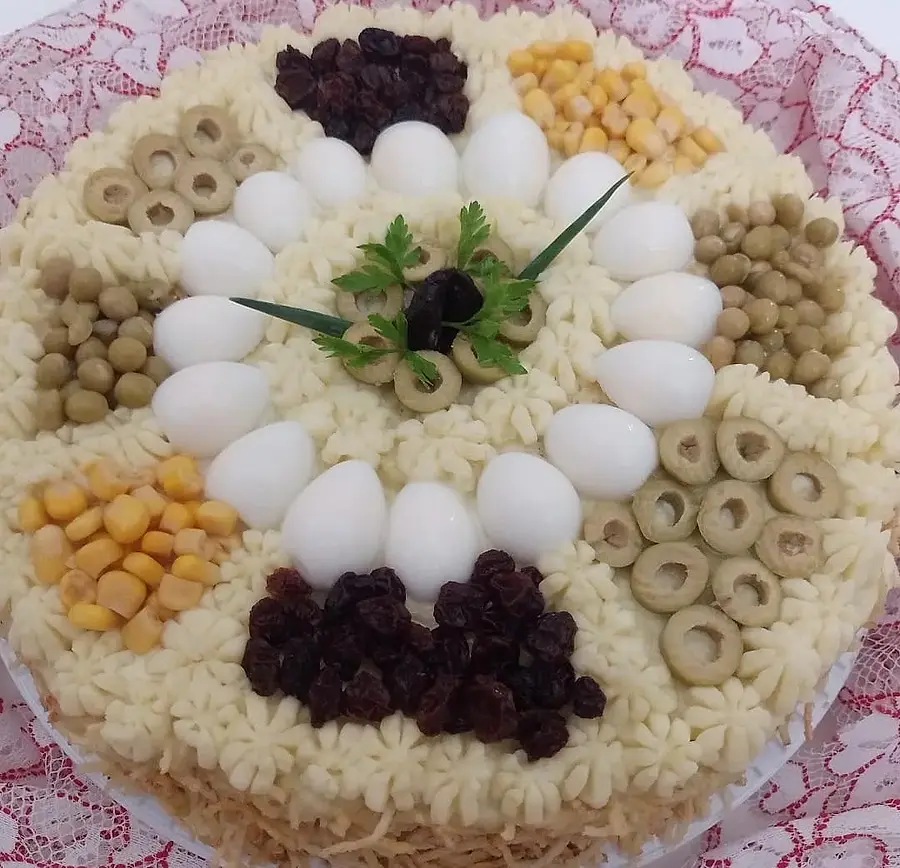 Bolo salgado decorado à mão pela Andréa (nº 99)