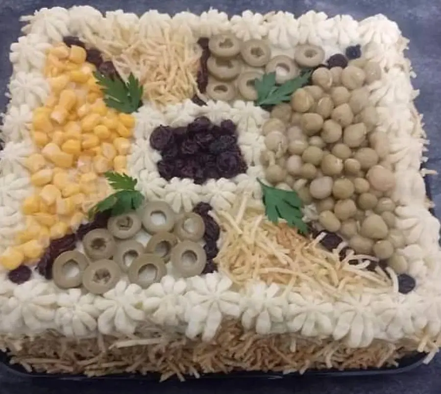 Bolo salgado decorado à mão pela Andréa (nº 103)