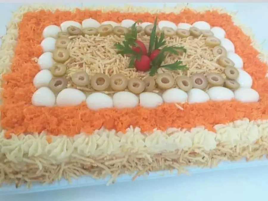 Bolo salgado decorado à mão pela Andréa (nº 105)