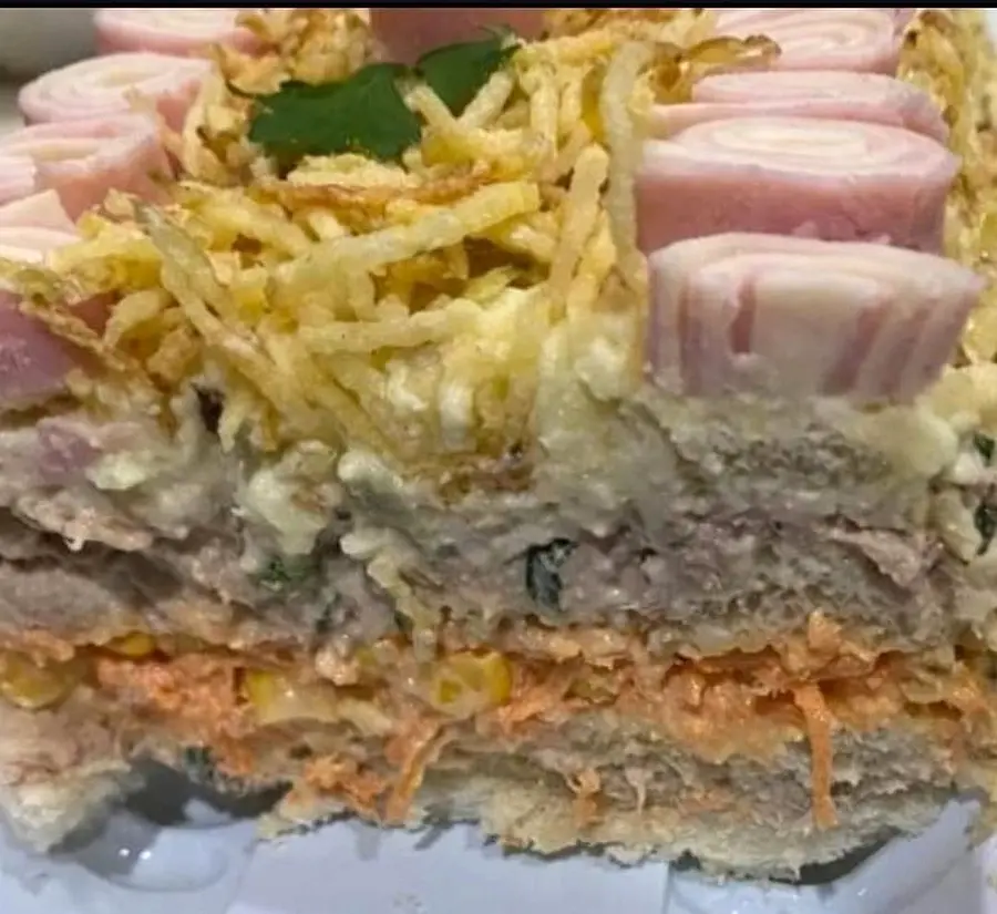 Bolo salgado decorado à mão pela Andréa (nº 109)