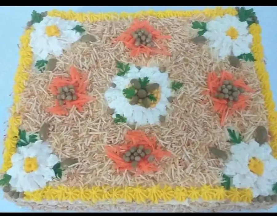 Bolo salgado decorado à mão pela Andréa (nº 110)