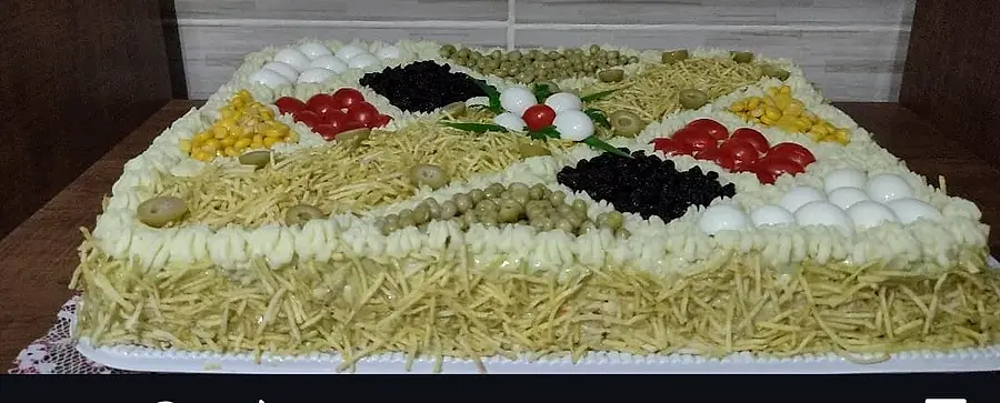 Bolo salgado decorado à mão pela Andréa (nº 111)