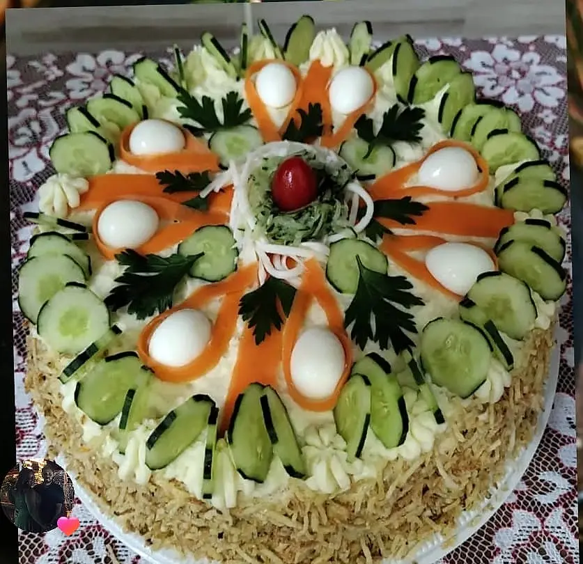 Bolo salgado decorado à mão pela Andréa (nº 112)